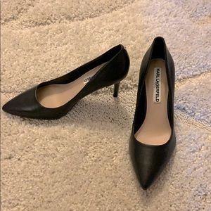 Karl Lagerfeld Black Leather Pumps